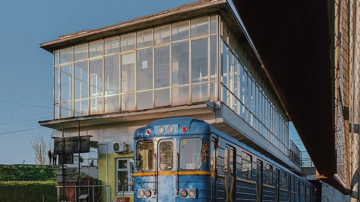 У Києві червона гілка метро через тривоги працює лише третину часу
