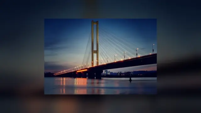 У Києві повністю перекрили Південний міст після російських атак
