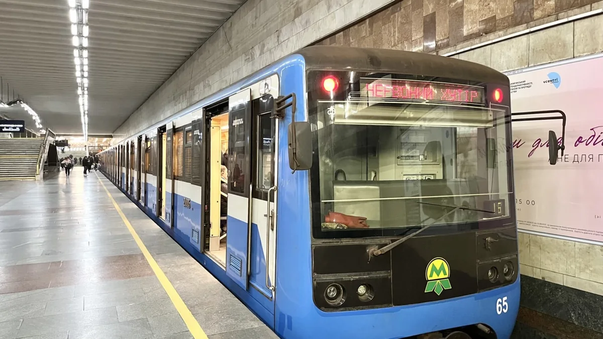 У Києві змінили рух зеленої лінії метро та автобусів № 22 і № 91