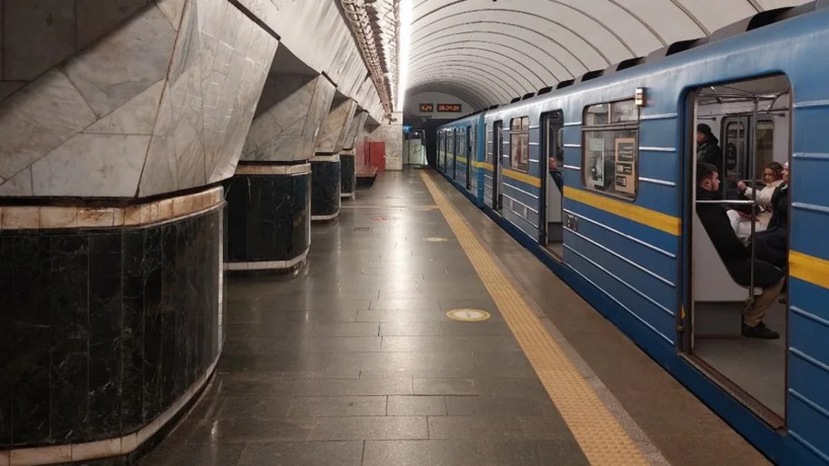 У Києві зупинився рух метро на всіх трьох лініях